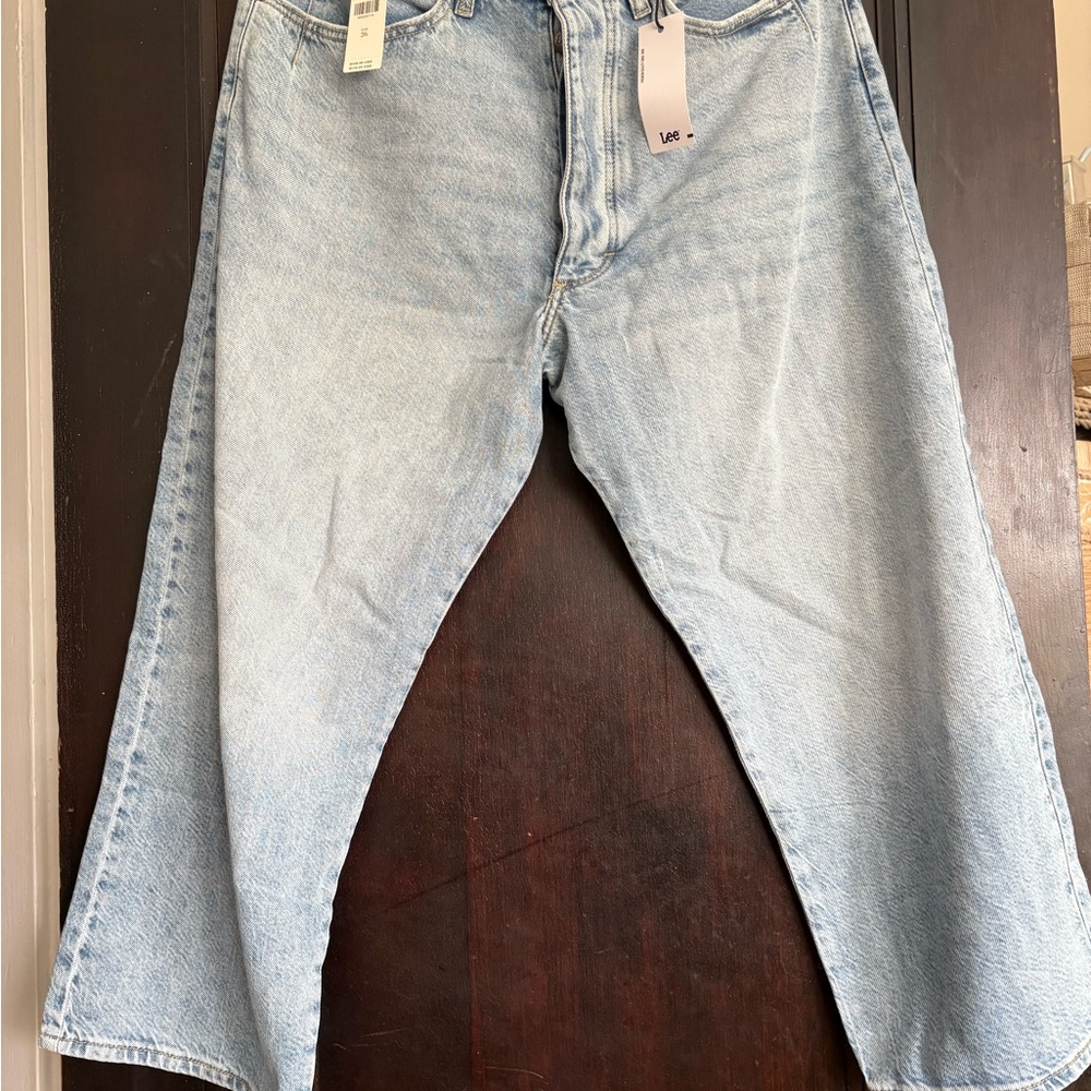 Lee  Relaxed Fit Light Blue Jeans, mid rise button fly ankle length